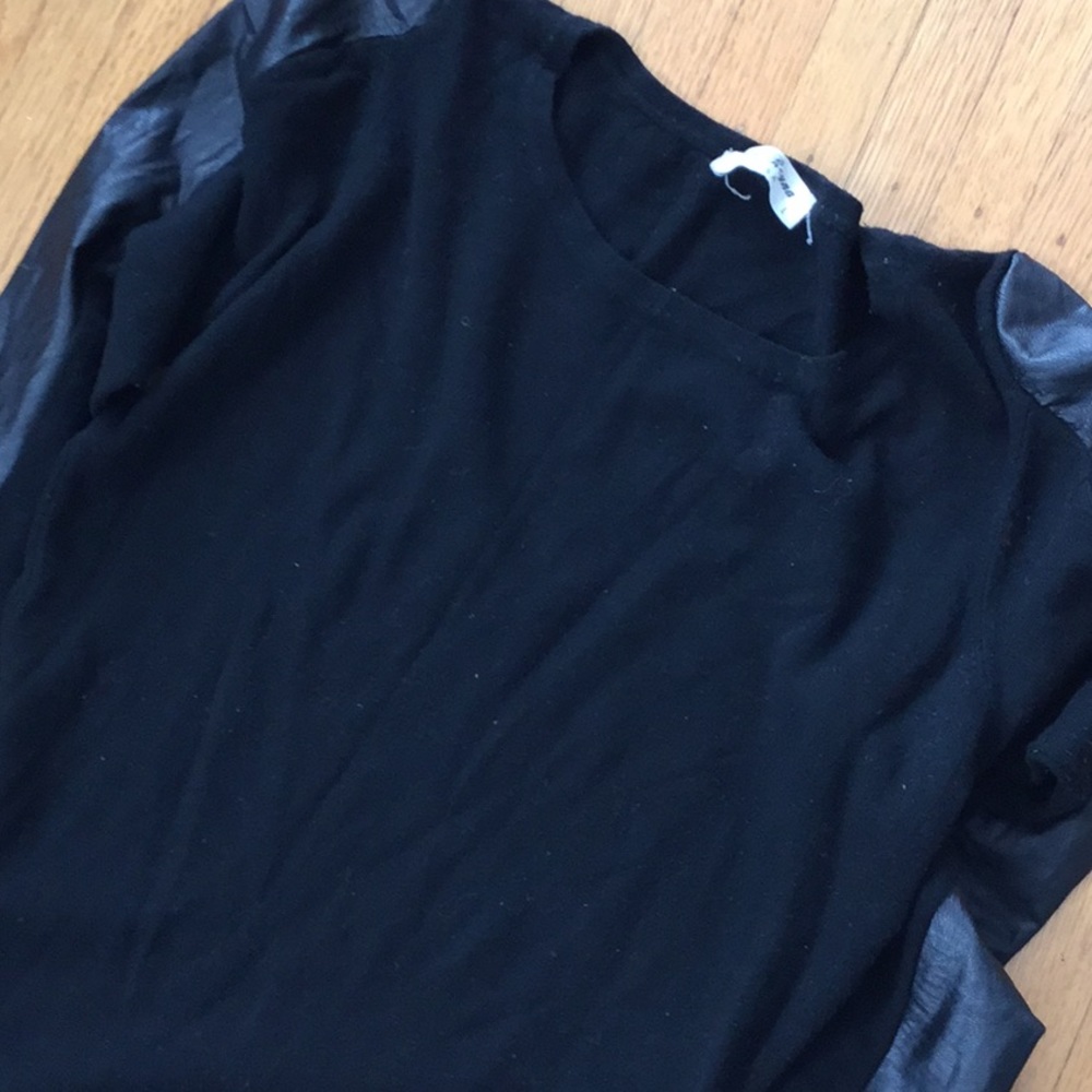 La Reyna black sweater leather sleeves L